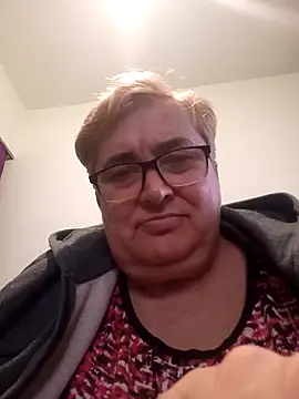 Snapshot of SusanStar874 chatting on 03/25/26, 04:24 SusanStar874 online show from 03/25/26, 04:24