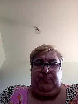 Snapshot of SusanStar874 chatting on 04/05/26, 12:46 SusanStar874 online show from 04/05/26, 12:46