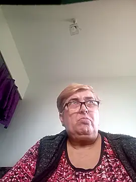 Snapshot of SusanStar874 chatting on 04/13/26, 01:49 SusanStar874 online show from 04/13/26, 01:49