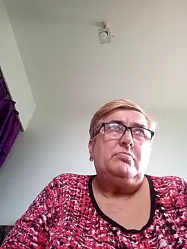 Snapshot of SusanStar874 chatting on 04/14/26, 01:17 SusanStar874 online show from 04/14/26, 01:17