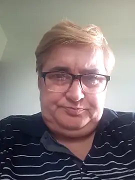 Snapshot of SusanStar874 chatting on 04/16/26, 02:40 SusanStar874 online show from 04/16/26, 02:40