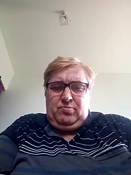 Snapshot of SusanStar874 chatting on 04/17/26, 01:03 SusanStar874 online show from 04/17/26, 01:03