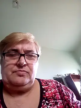 Snapshot of SusanStar874 chatting on 04/19/26, 01:43 SusanStar874 online show from 04/19/26, 01:43