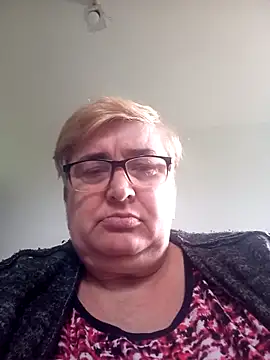 Snapshot of SusanStar874 chatting on 04/21/26, 07:36 SusanStar874 online show from 04/21/26, 07:36