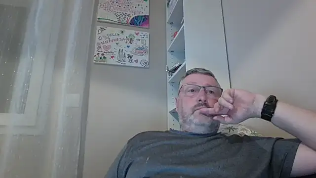 doudou310 online show from 03/18/26, 04:37