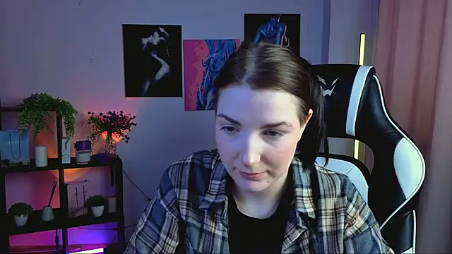 AliceChanel online show from 04/18/26, 09:13