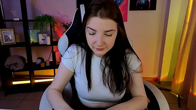 Snapshot of AliceChanel chatting on 05/17/26, 04:43 AliceChanel online show from 05/17/26, 04:43