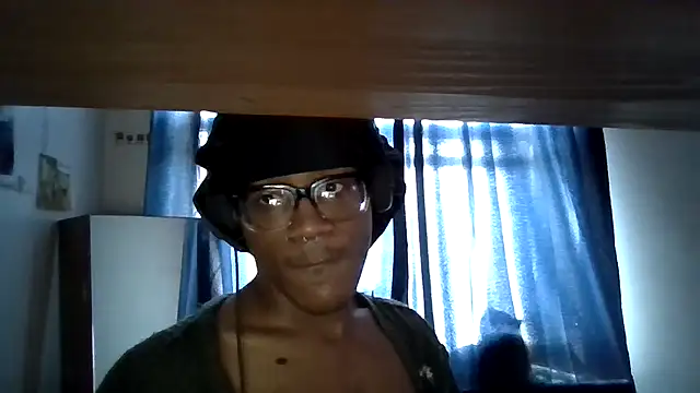 Snapshot of vexahleah chatting on 07/19/26, 03:16 vexahleah online show from 07/19/26, 03:16