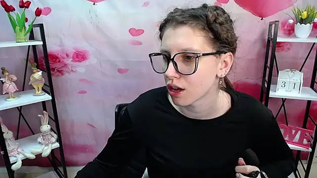 LilianaShine online show from 05/31/26, 05:04