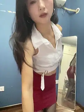 Snapshot of XiaoGui10 chatting on 04/24/26, 01:13 XiaoGui10 online show from 04/24/26, 01:13