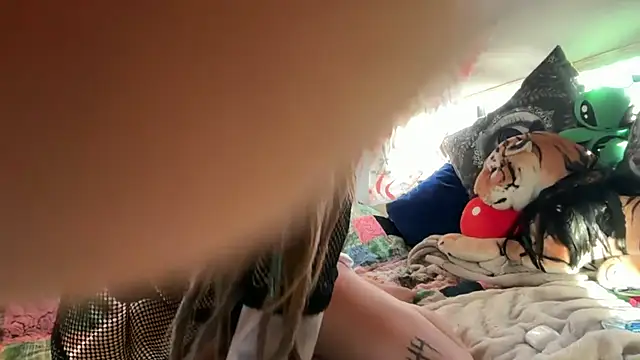 Snapshot of TheMoonNTheSun chatting on 04/23/26, 12:23 TheMoonNTheSun online show from 04/23/26, 12:23