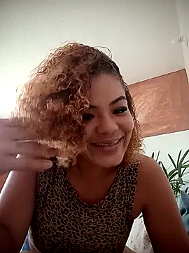 Snapshot of QuartoFechado chatting on 02/07/26, 01:48 QuartoFechado online show from 02/07/26, 01:48