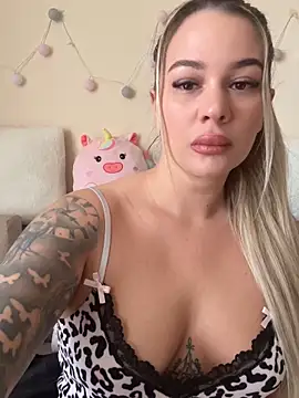 Snapshot of sexybatwomen33 chatting on 03/07/26, 06:54 sexybatwomen33 online show from 03/07/26, 06:54