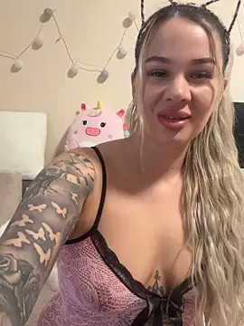 Snapshot of sexybatwomen33 chatting on 03/31/26, 06:58 sexybatwomen33 online show from 03/31/26, 06:58