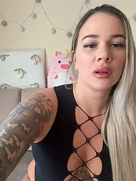 Snapshot of sexybatwomen33 chatting on 04/16/26, 10:16 sexybatwomen33 online show from 04/16/26, 10:16