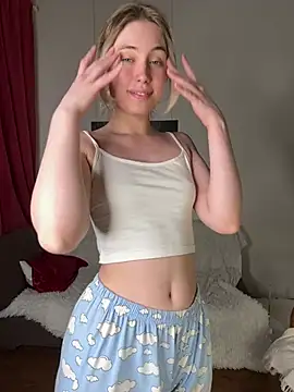 LovelyMiu online show from 04/18/26, 07:58