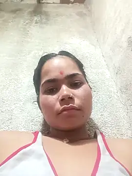 Snapshot of Sunali_Bendre chatting on 04/18/26, 04:16 Sunali Bendre online show from 04/18/26, 04:16