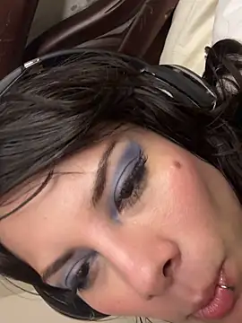 Isalove99 online show from 02/09/26, 05:33