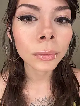 Snapshot of Isalove99 chatting on 03/10/26, 04:01 Isalove99 online show from 03/10/26, 04:01