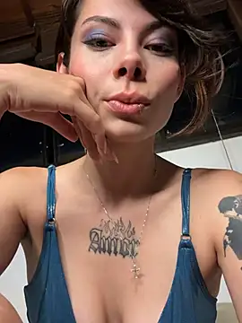 Snapshot of Isalove99 chatting on 04/12/26, 11:43 Isalove99 online show from 04/12/26, 11:43