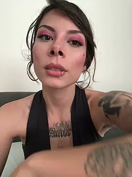 Snapshot of Isalove99 chatting on 04/15/26, 07:10 Isalove99 online show from 04/15/26, 07:10