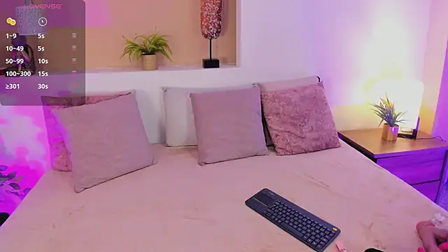 Snapshot of xiomara_cortes chatting on 04/12/26, 12:32 xiomara cortes online show from 04/12/26, 12:32