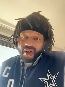 Snapshot of magic_man1085 chatting on 02/24/26, 02:37 magic man1085 online show from 02/24/26, 02:37