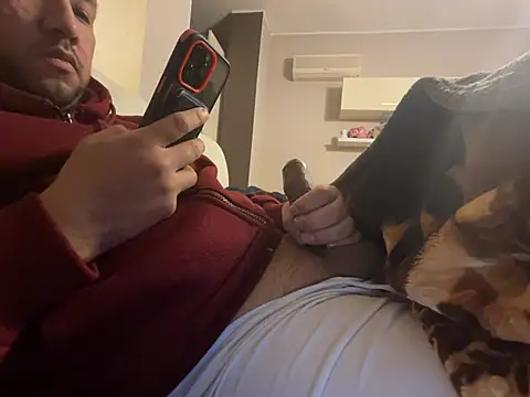 Snapshot of latinocalientehot chatting on 02/06/26, 09:07 latinocalientehot online show from 02/06/26, 09:07