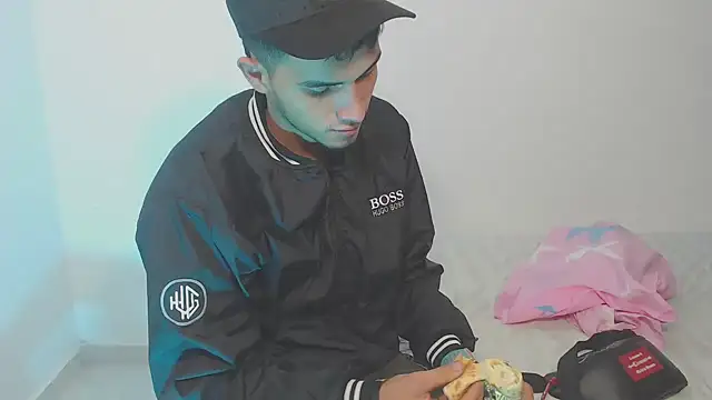 Snapshot of the_skinny_one chatting on 02/20/26, 12:05 the skinny one online show from 02/20/26, 12:05