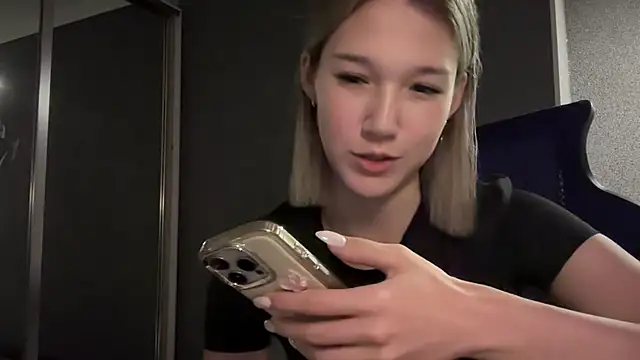 Snapshot of lilXdomiii chatting on 03/08/26, 07:28 lilXdomiii online show from 03/08/26, 07:28