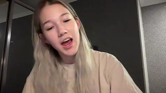 Snapshot of lilXdomiii chatting on 03/13/26, 07:42 lilXdomiii online show from 03/13/26, 07:42