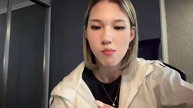 Snapshot of lilXdomiii chatting on 04/01/26, 10:38 lilXdomiii online show from 04/01/26, 10:38