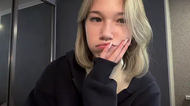 Snapshot of lilXdomiii chatting on 04/08/26, 09:20 lilXdomiii online show from 04/08/26, 09:20