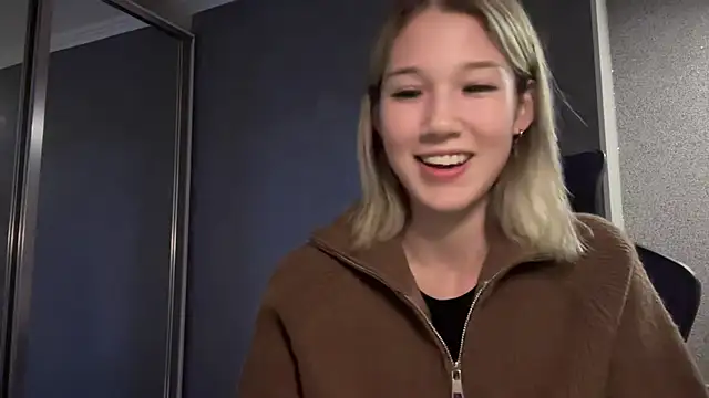 Snapshot of lilXdomiii chatting on 04/09/26, 11:37 lilXdomiii online show from 04/09/26, 11:37