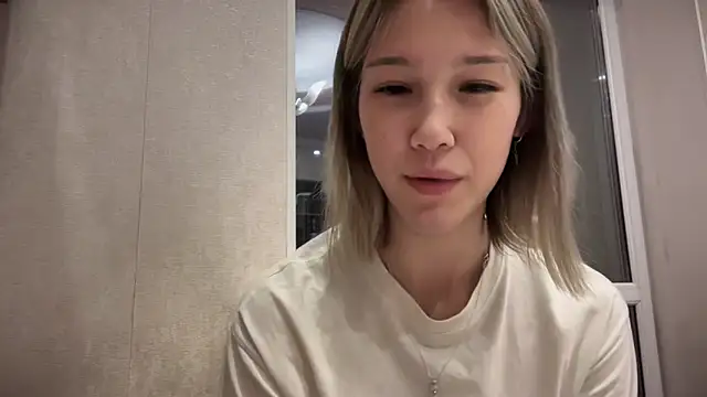 Snapshot of lilXdomiii chatting on 04/12/26, 05:40 lilXdomiii online show from 04/12/26, 05:40