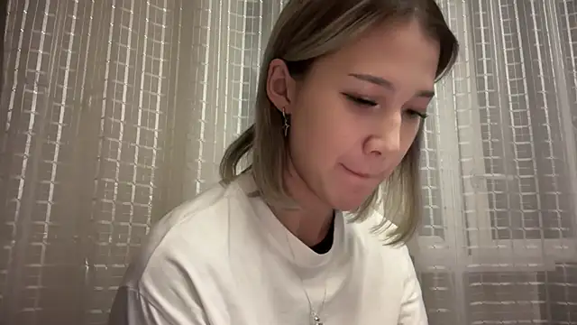 Snapshot of lilXdomiii chatting on 04/14/26, 02:45 lilXdomiii online show from 04/14/26, 02:45