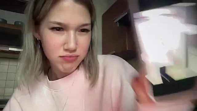 Snapshot of lilXdomiii chatting on 04/16/26, 11:33 lilXdomiii online show from 04/16/26, 11:33