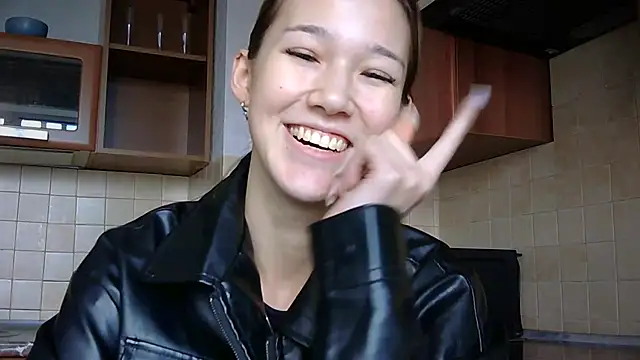 Snapshot of lilXdomiii chatting on 04/19/26, 09:52 lilXdomiii online show from 04/19/26, 09:52