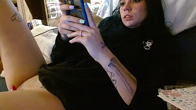 Snapshot of ahungkittykat chatting on 03/25/26, 03:23 ahungkittykat online show from 03/25/26, 03:23