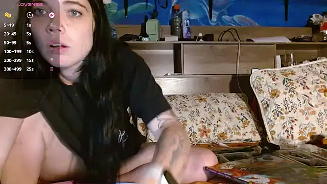 Snapshot of ahungkittykat chatting on 05/25/26, 05:46 ahungkittykat online show from 05/25/26, 05:46