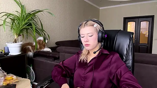 LadyFoxLove online show from 02/04/26, 10:21