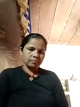 Snapshot of Pooja_sahu chatting on 04/25/26, 08:06 Pooja sahu online show from 04/25/26, 08:06