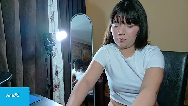 Snapshot of VandiFive chatting on 04/09/26, 08:36 VandiFive online show from 04/09/26, 08:36