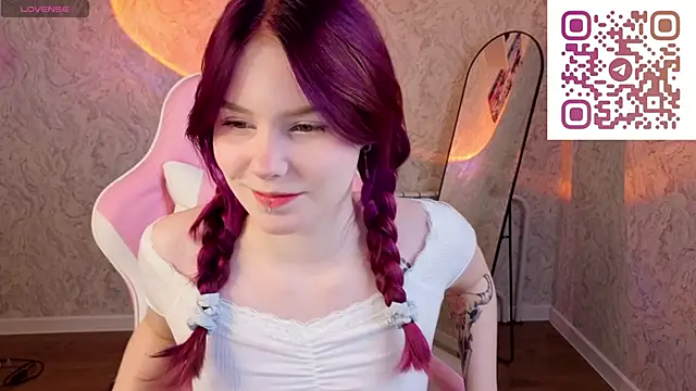 Snapshot of Julia_Anis chatting on 04/12/26, 01:10 Julia Anis online show from 04/12/26, 01:10