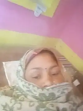 Julilodhi8695 online show from 02/12/26, 06:08