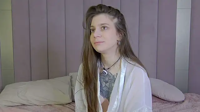 Snapshot of EileenElfie chatting on 03/06/26, 03:47 EileenElfie online show from 03/06/26, 03:47