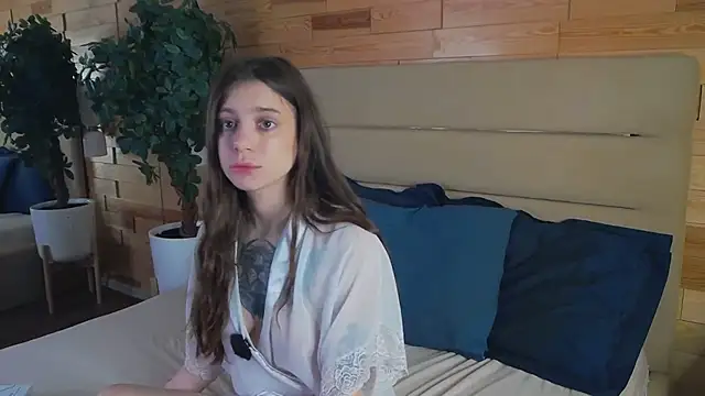 Snapshot of EileenElfie chatting on 04/07/26, 03:29 EileenElfie online show from 04/07/26, 03:29