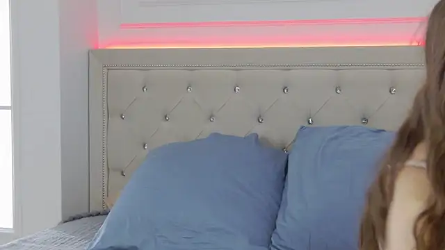 Snapshot of EileenElfie chatting on 04/09/26, 03:39 EileenElfie online show from 04/09/26, 03:39