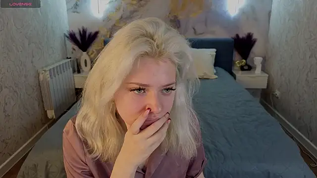 Snapshot of Kate_Krose chatting on 02/17/26, 01:02 Kate Krose online show from 02/17/26, 01:02