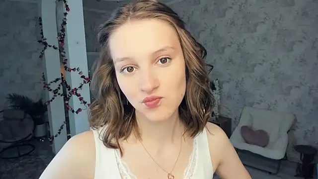 Snapshot of LianneBynon chatting on 02/15/26, 08:02 LianneBynon online show from 02/15/26, 08:02